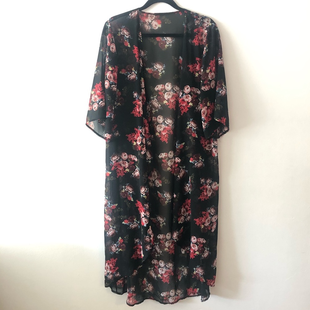 Black Floral Kimono 🌹🌷🖤